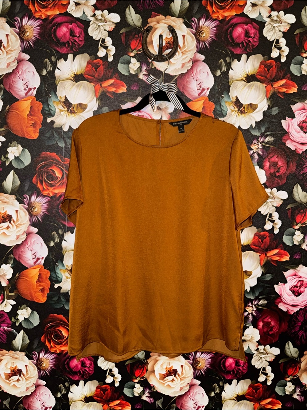 Banana Republic Short Sleeve Crewneck Top in Camel Brown, M, NWOT